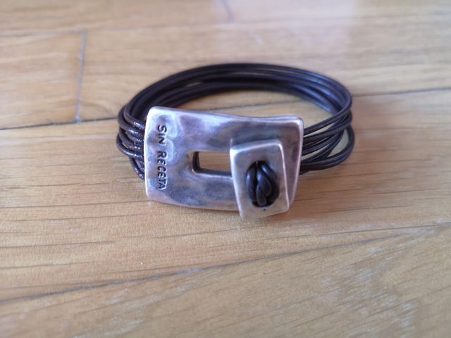 Pulsera de cuero de Sin Receta