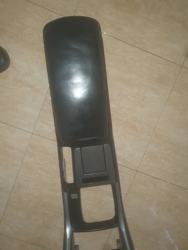 consola reposabrazos cuero LEXUS IS 220
