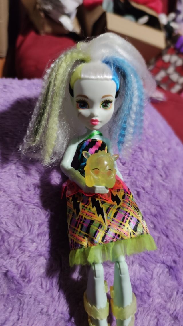 Monster High Frankie alto voltaje Electrizada