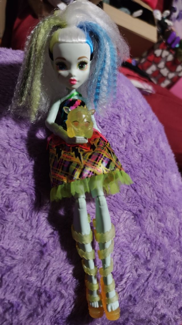 Monster High Frankie alto voltaje Electrizada
