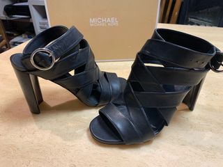Sandalia tacon michael kors de segunda mano por 50 EUR en Moraira en  WALLAPOP