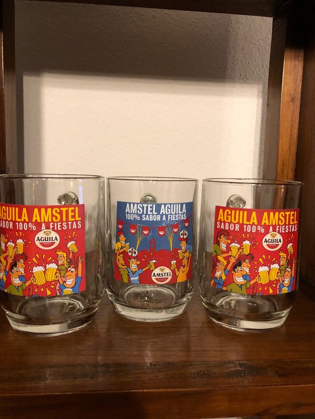 Jarras de cerveza Águila Amstel