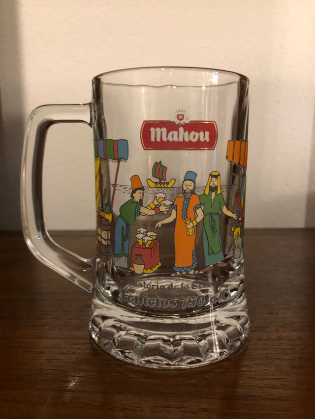 Jarras de cerveza Águila Amstel