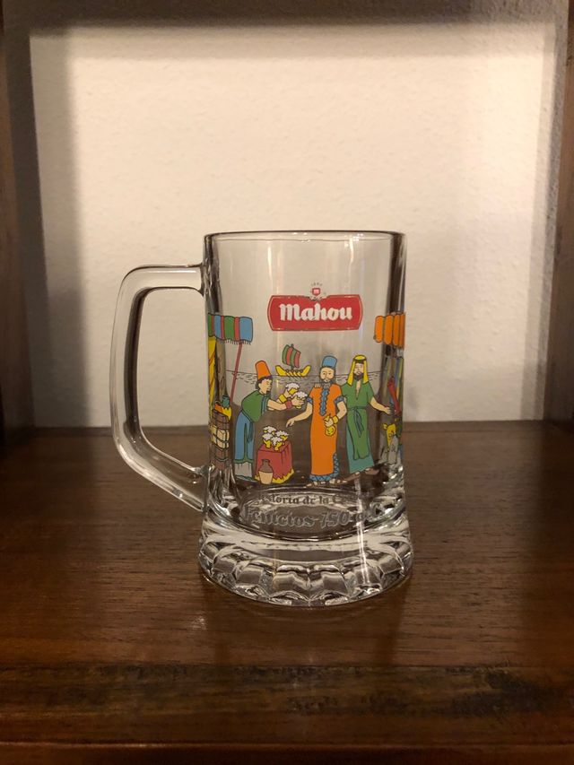 Jarras de cerveza Águila Amstel