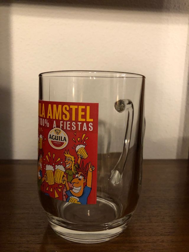 Jarras de cerveza Águila Amstel