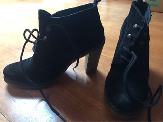 Botines tacón ancho Zara de segunda mano por 15 EUR en A Coruña en WALLAPOP