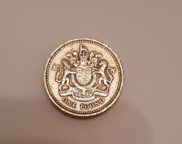 Moneda británica 1983