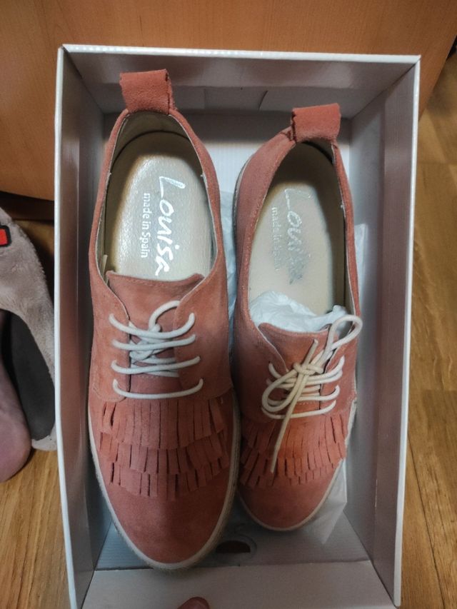 zapato deportiva color melocotón