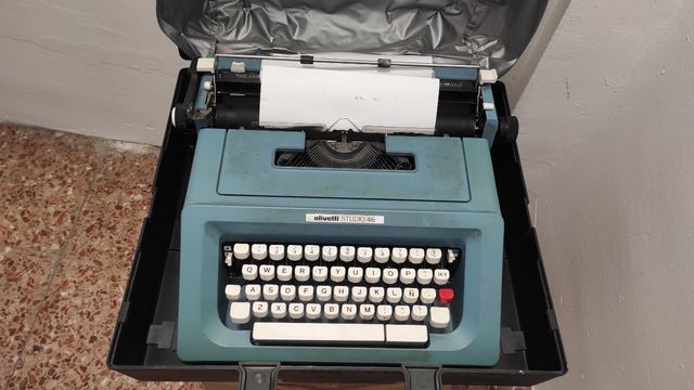 Máquina de escribir Olivetti Studio 46