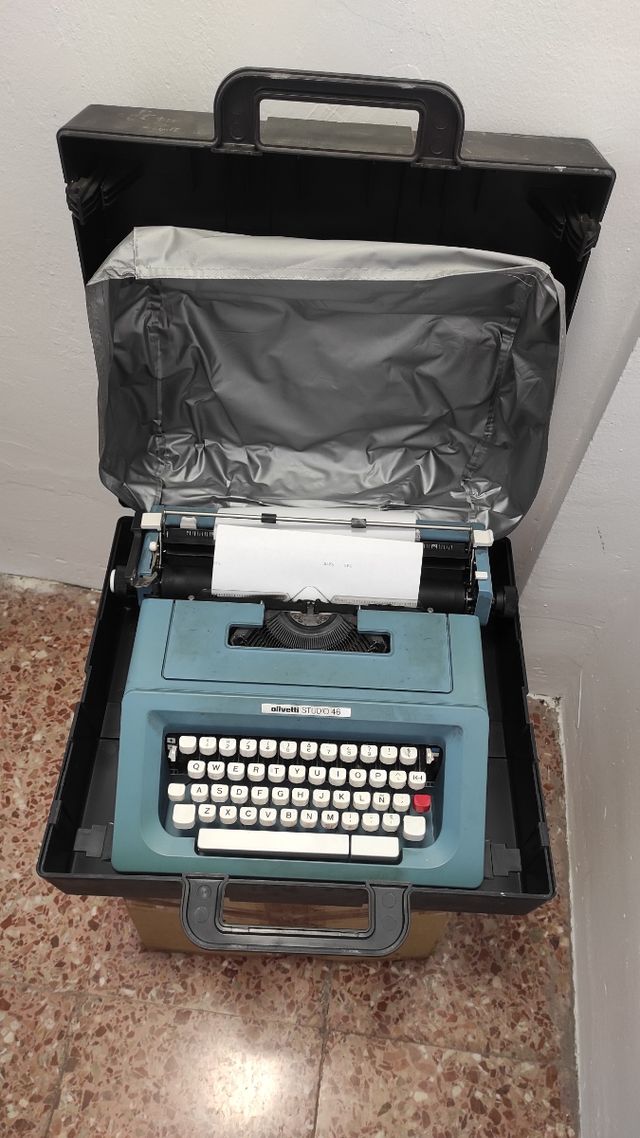 Máquina de escribir Olivetti Studio 46