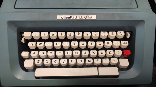 Máquina de escribir Olivetti Studio 46