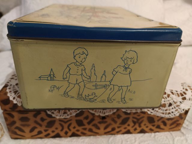 Caja antigua hojalata.