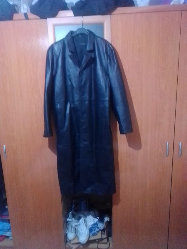 se vende abrigo largo de hombre de piel