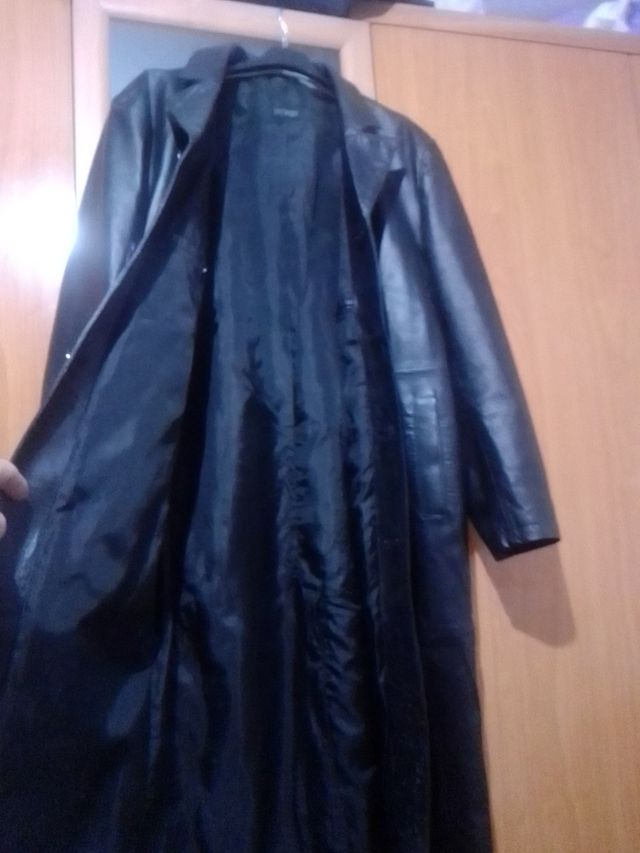 se vende abrigo largo de hombre de piel