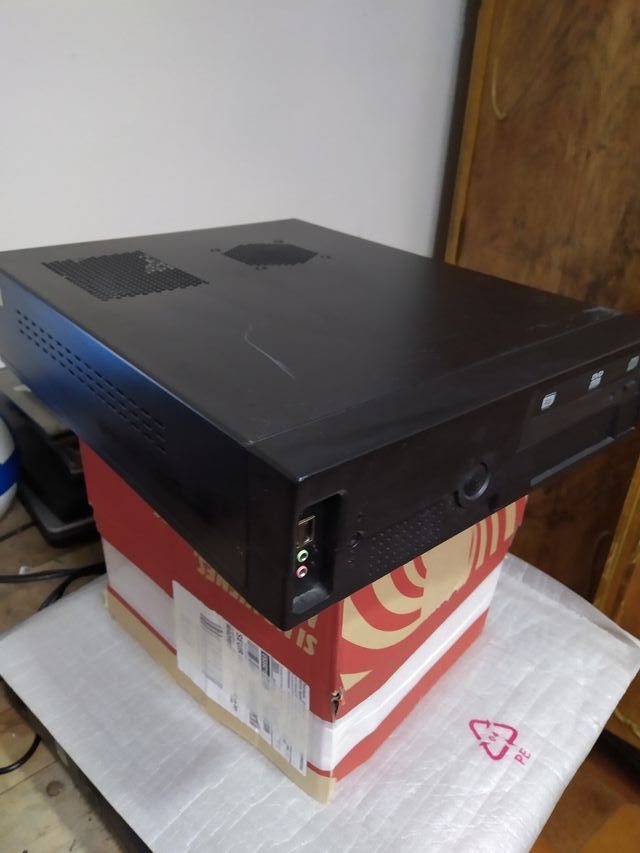 Torre de ordenador en perfecto estado