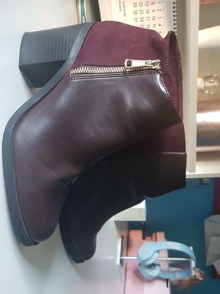 Botines Stradivarius talla 40 Granates de segunda mano por 16 EUR en  Benimamet en WALLAPOP