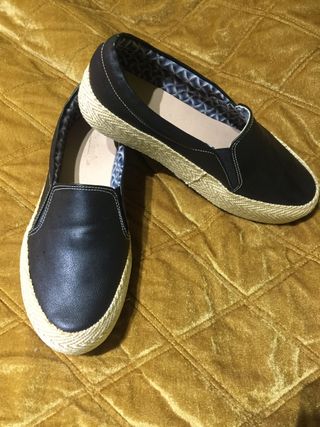 Zapatos tipo alpargatas (mujer) de segunda mano por 15 EUR en Madrid en  WALLAPOP