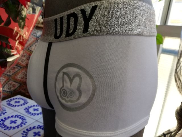 Boxer hombre blanco y plata de Udy