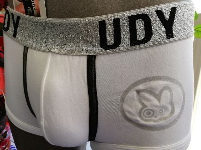 Boxer hombre blanco y plata de Udy
