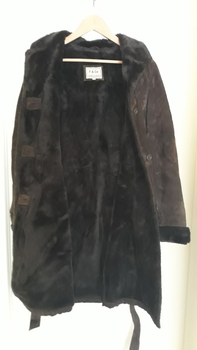 Pelliza marrón de piel