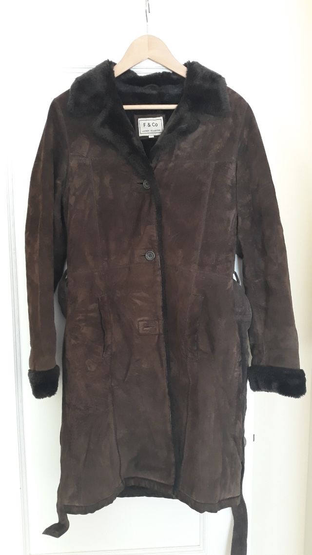 Pelliza marrón de piel