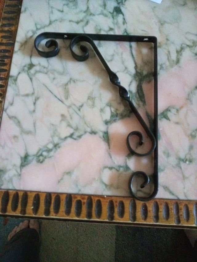 Dos portaestanterias rusticas nuevas.