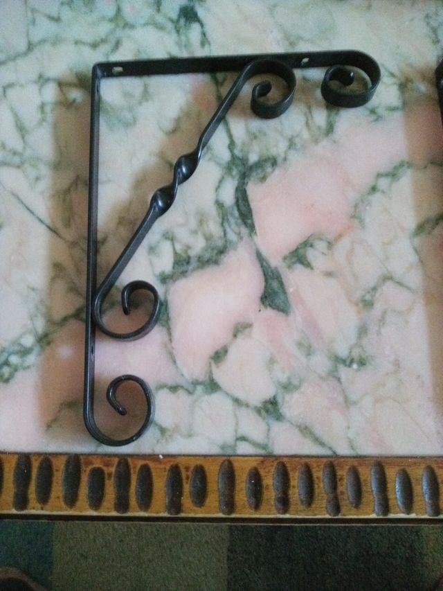 Dos portaestanterias rusticas nuevas.