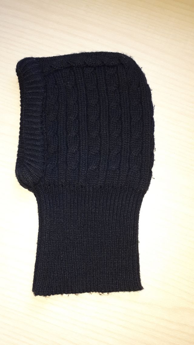 Gorro con cuello azul marino