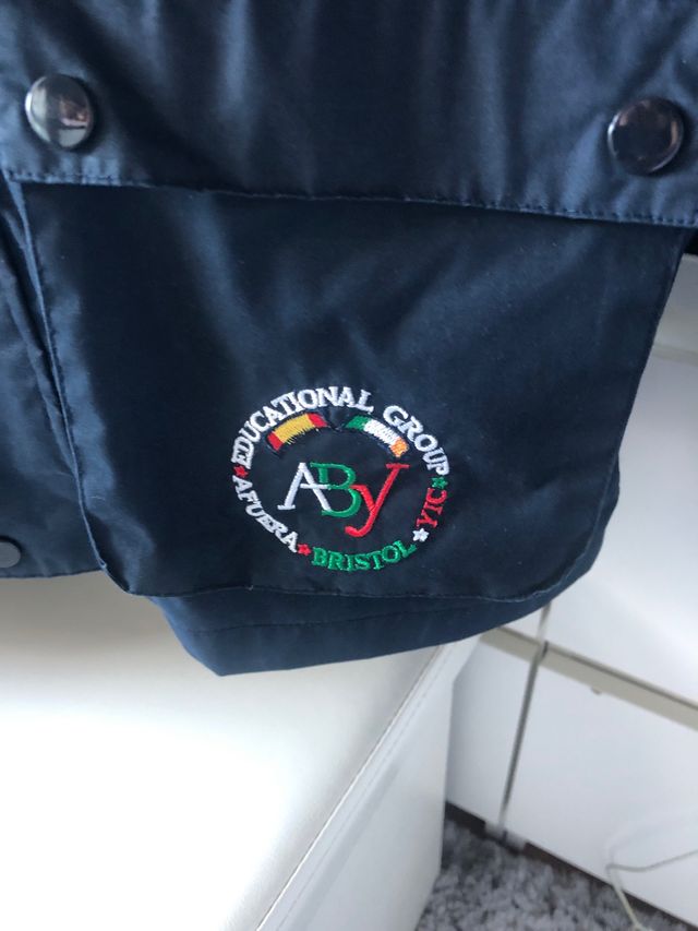 Abrigo Colegio Bristol Afuera