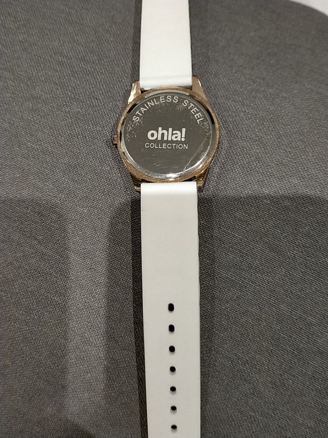 Reloj crudo y dorado ohla!