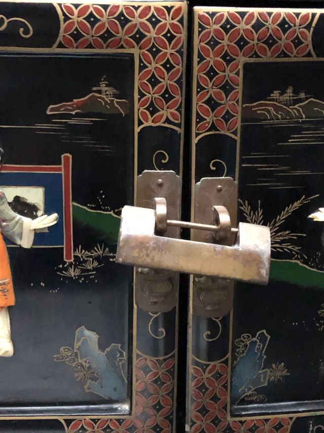 Mueble oriental antiguo de segunda mano por 375 EUR en Zaragoza en WALLAPOP