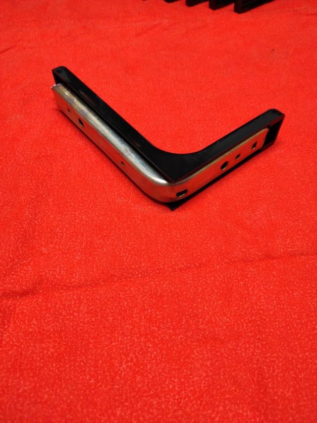 escuadra con embellecedor