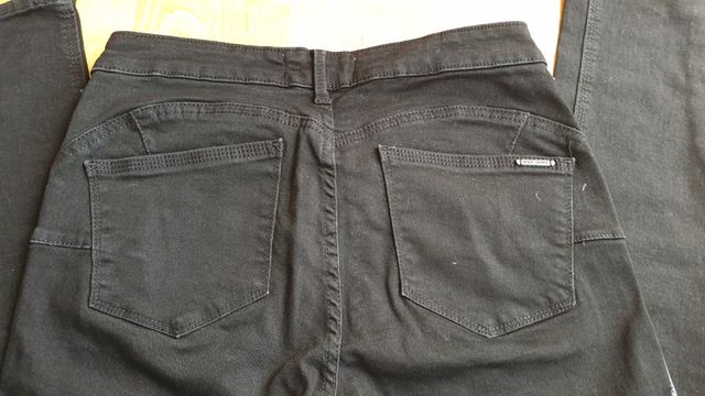 Pantalon negro MANGO T-38 push up