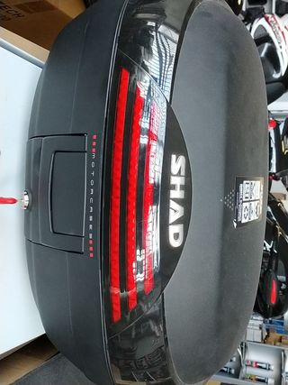 Baúl para moto Shad SH46 motocicleta viaje de segunda mano por 138,9 EUR en  Casarrubuelos en WALLAPOP