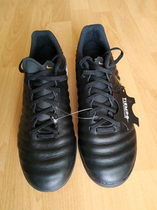 Compra Zapatillas negras de fútbol para cesped artificial talla 42 online  baratas | Tendencias 2022 en Shopalike.es