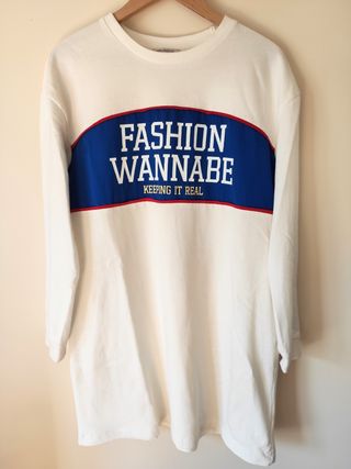 Vestido blanco estilo sudadera de Zara. de segunda mano por 10 EUR en  Aranjuez en WALLAPOP