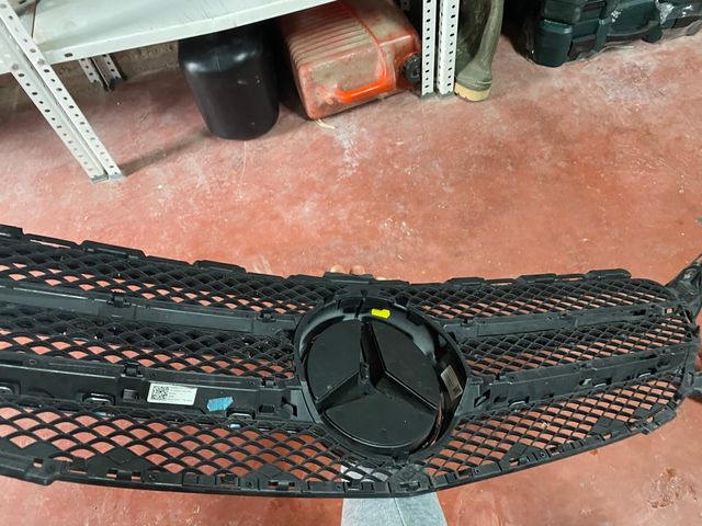 Rejilla mercedes clase c carroceria w205