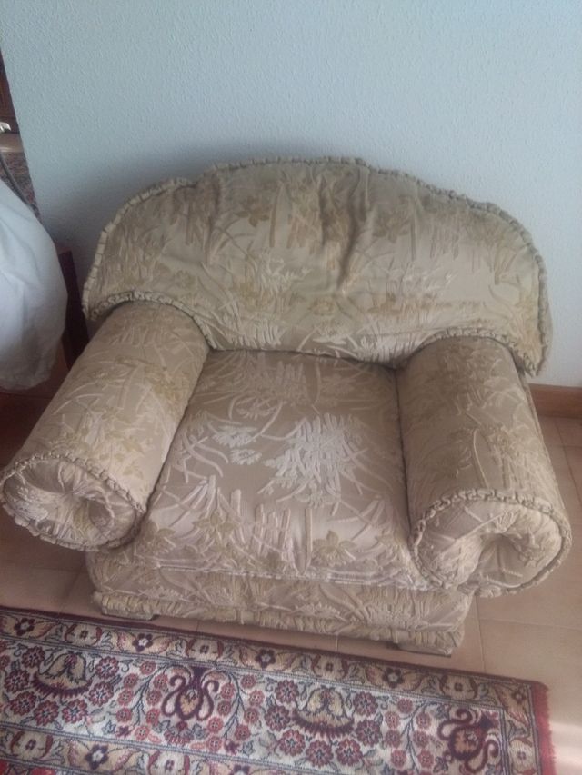 Sofá y sillones de segunda mano por 900 EUR en Base Aerea Conjunta