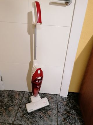 Aspiradora SOLAC escoba sin cable de segunda mano por 30 EUR en Almería en  WALLAPOP