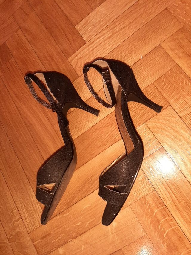 Sandalias negras, tacón cómodo.talla 39