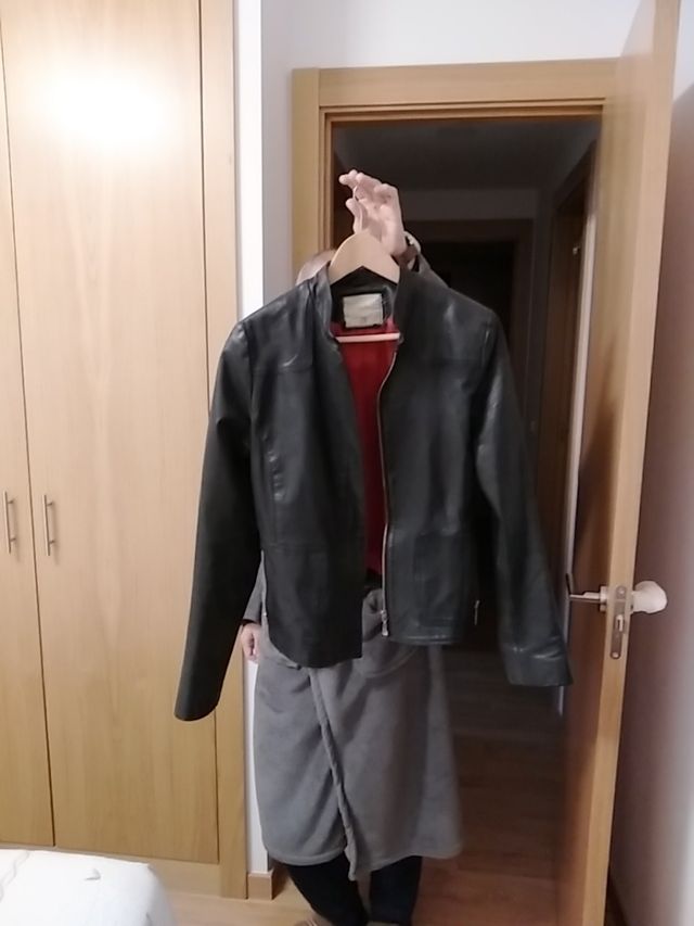 cazadora chica mujer de piel