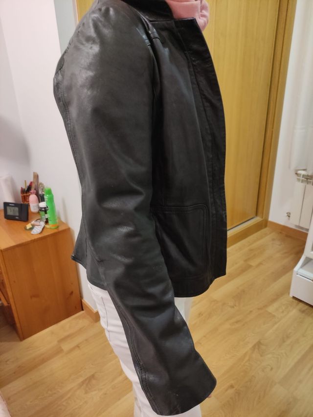 cazadora chica mujer de piel