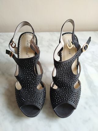 Sandalias mujer n°35 de segunda mano por 8 EUR en Valdemoro en WALLAPOP