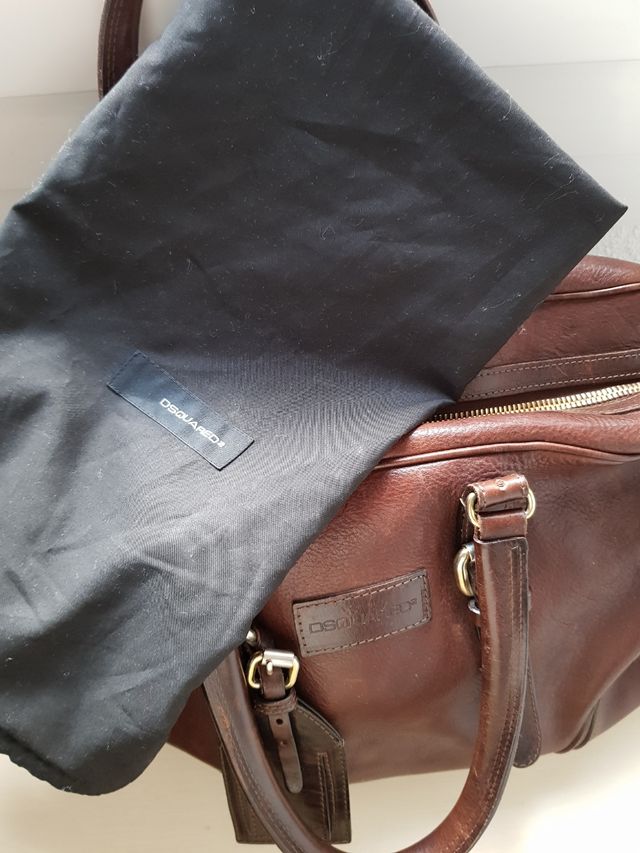 Bolsa Dsquared de cuero.