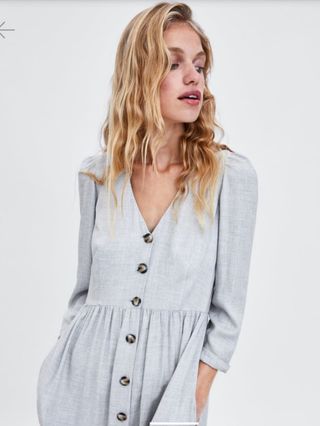 Vestido camisero gris Zara de segunda mano por 11 EUR en Sant Feliu de  Llobregat en WALLAPOP