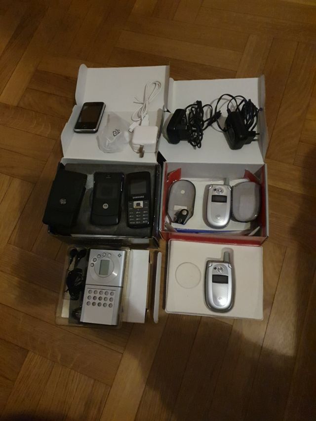 MOTOROLA V3, SAMSUNG, DOBLE SIM.