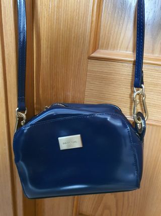 Bolso azul marino Parfois de segunda mano por 7 EUR en Torrejón de Ardoz en  WALLAPOP