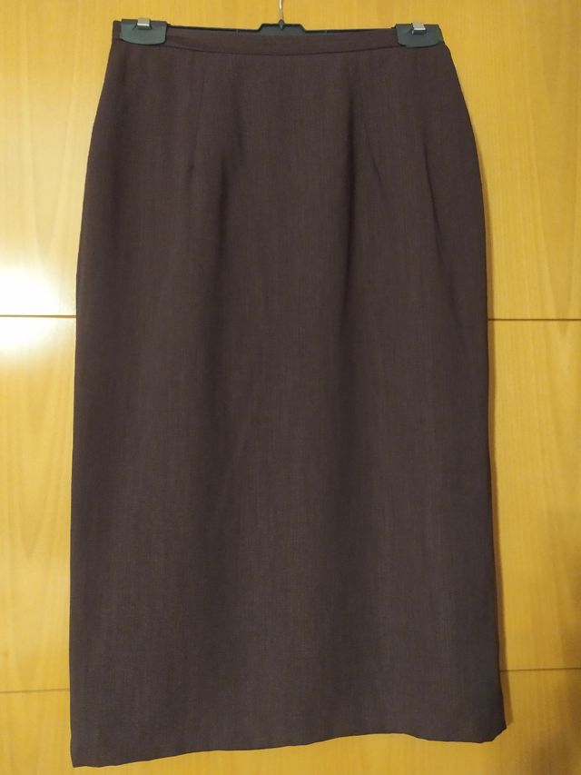 Falda semilarga talla 42. color marron