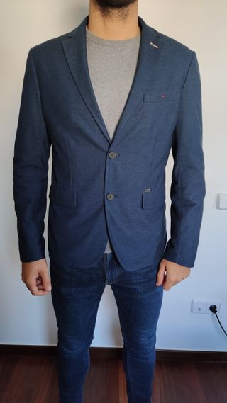 Americana de hombre azul marino Zara de segunda mano por 18 EUR en Santa  Cruz de Bezana en WALLAPOP