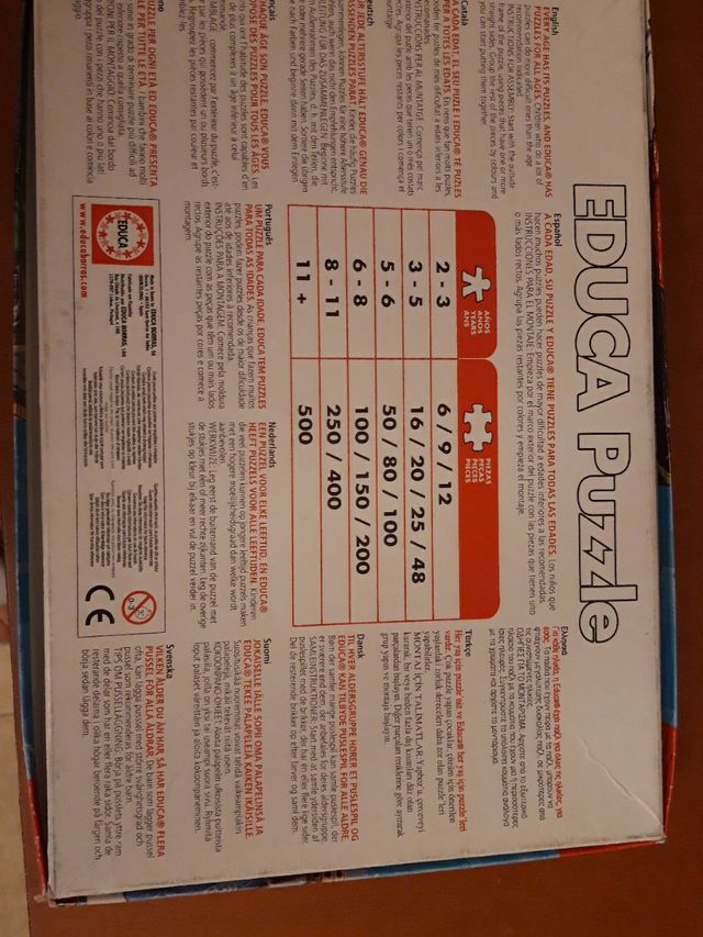 2 puzzles de 100 piezas cada uno .